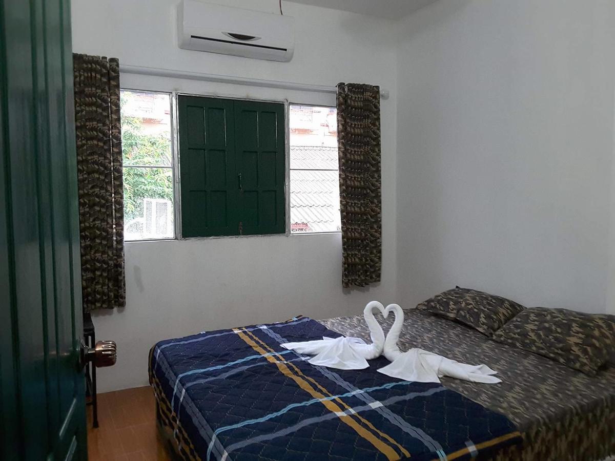 Army Barracks Guesthouse Vang Vieng Bagian luar foto