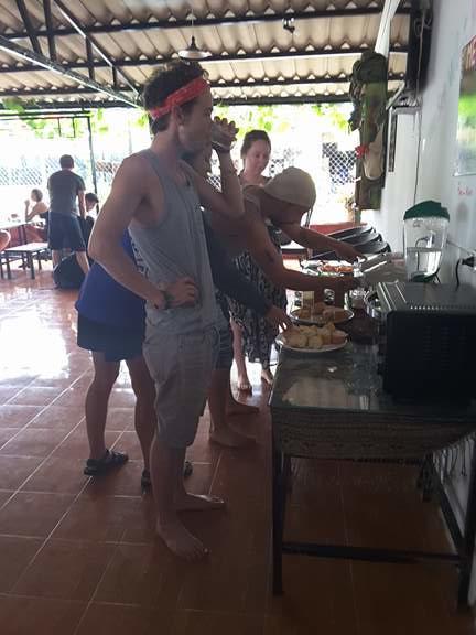 Army Barracks Guesthouse Vang Vieng Bagian luar foto