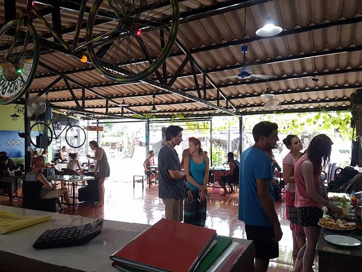 Army Barracks Guesthouse Vang Vieng Bagian luar foto