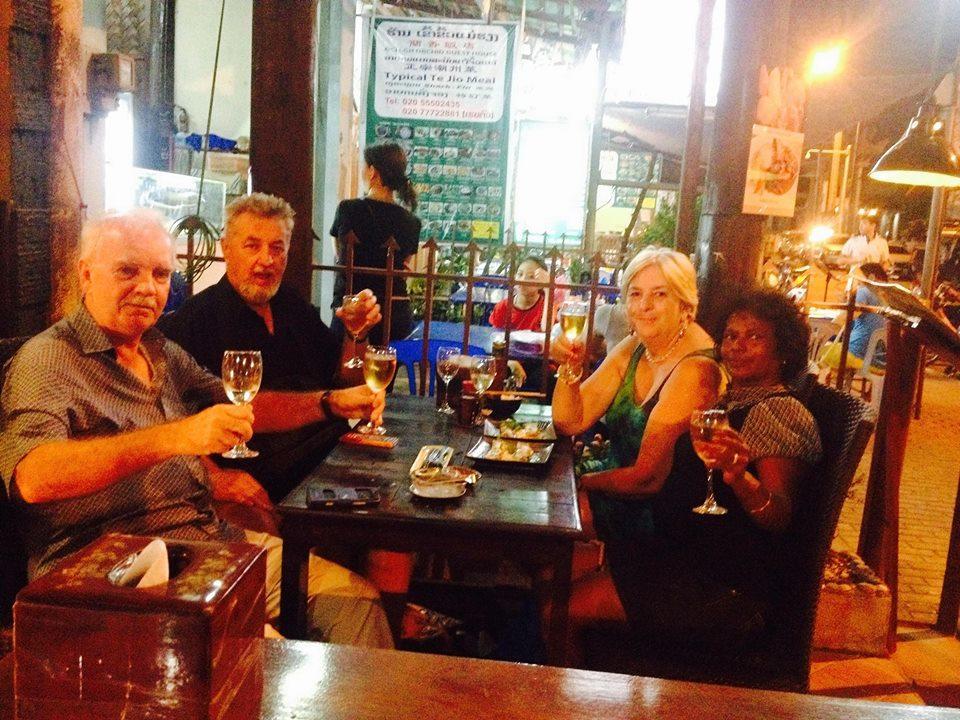 Army Barracks Guesthouse Vang Vieng Bagian luar foto