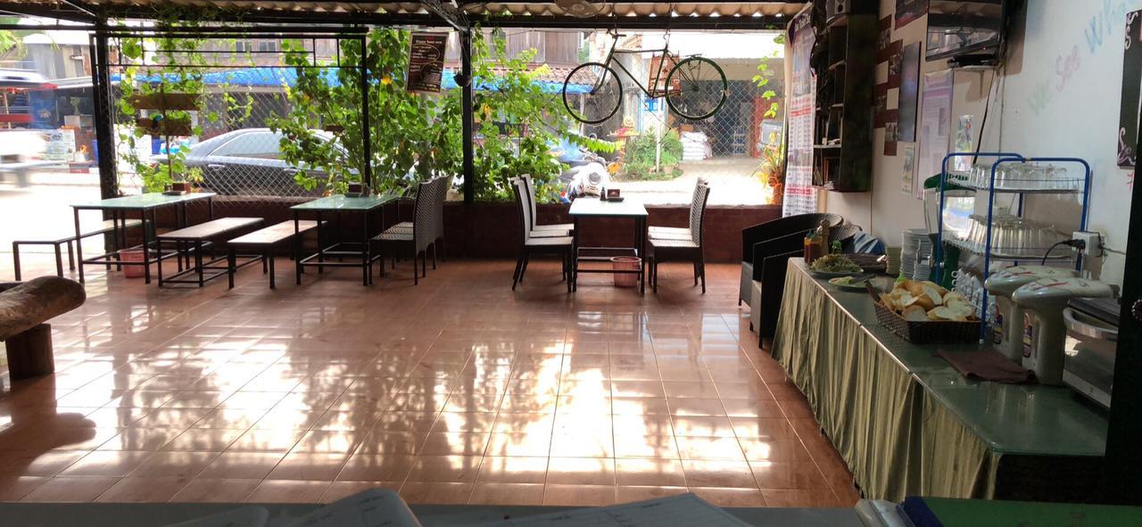 Army Barracks Guesthouse Vang Vieng Bagian luar foto