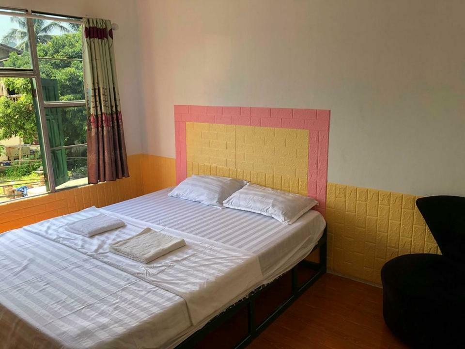 Army Barracks Guesthouse Vang Vieng Bagian luar foto