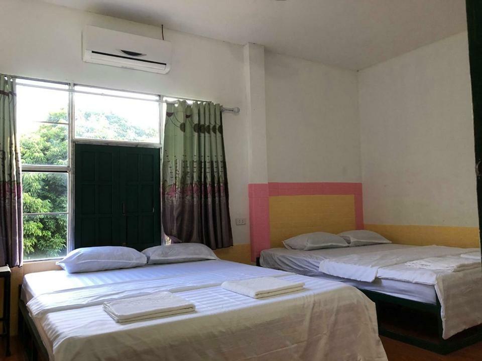 Army Barracks Guesthouse Vang Vieng Bagian luar foto