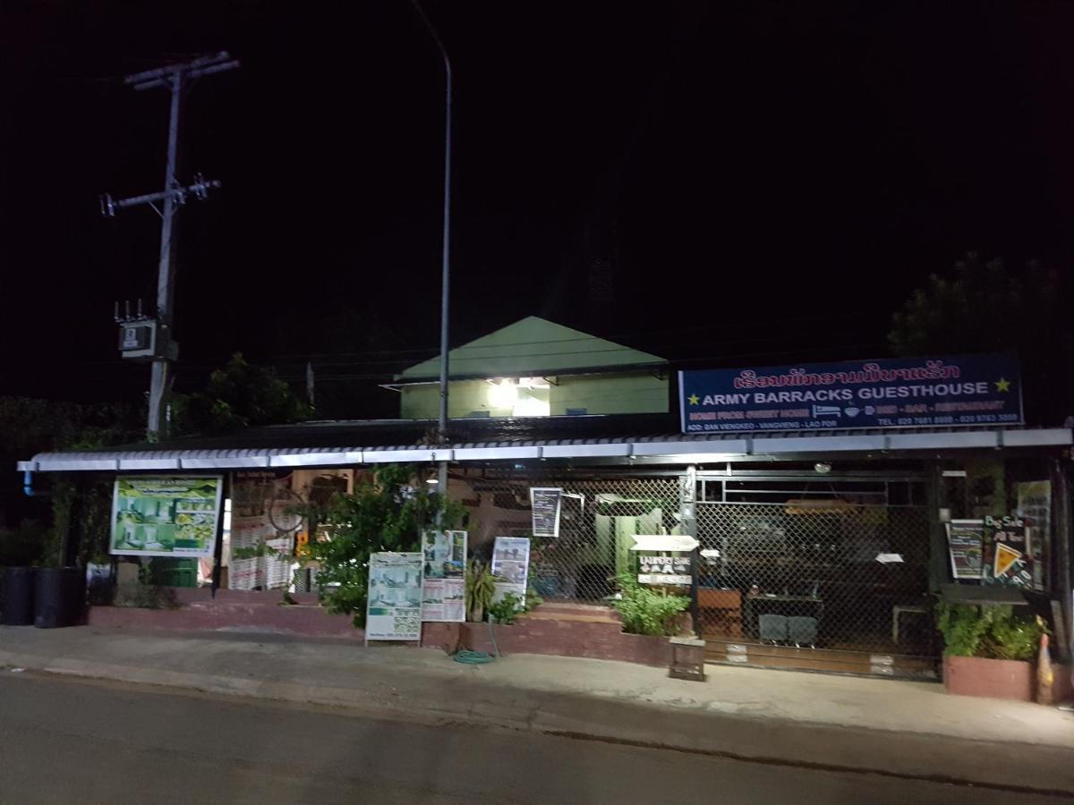 Army Barracks Guesthouse Vang Vieng Bagian luar foto