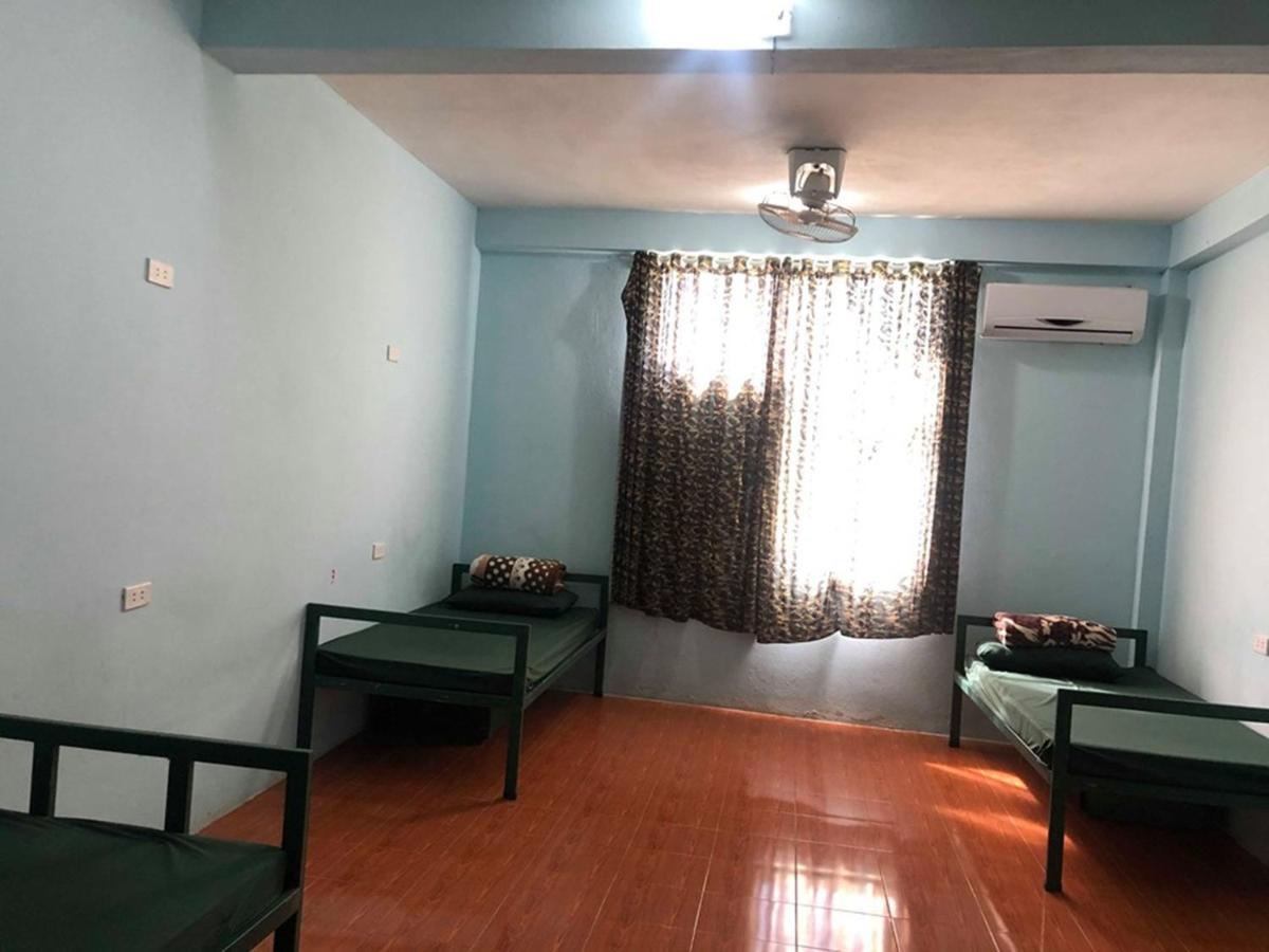 Army Barracks Guesthouse Vang Vieng Bagian luar foto