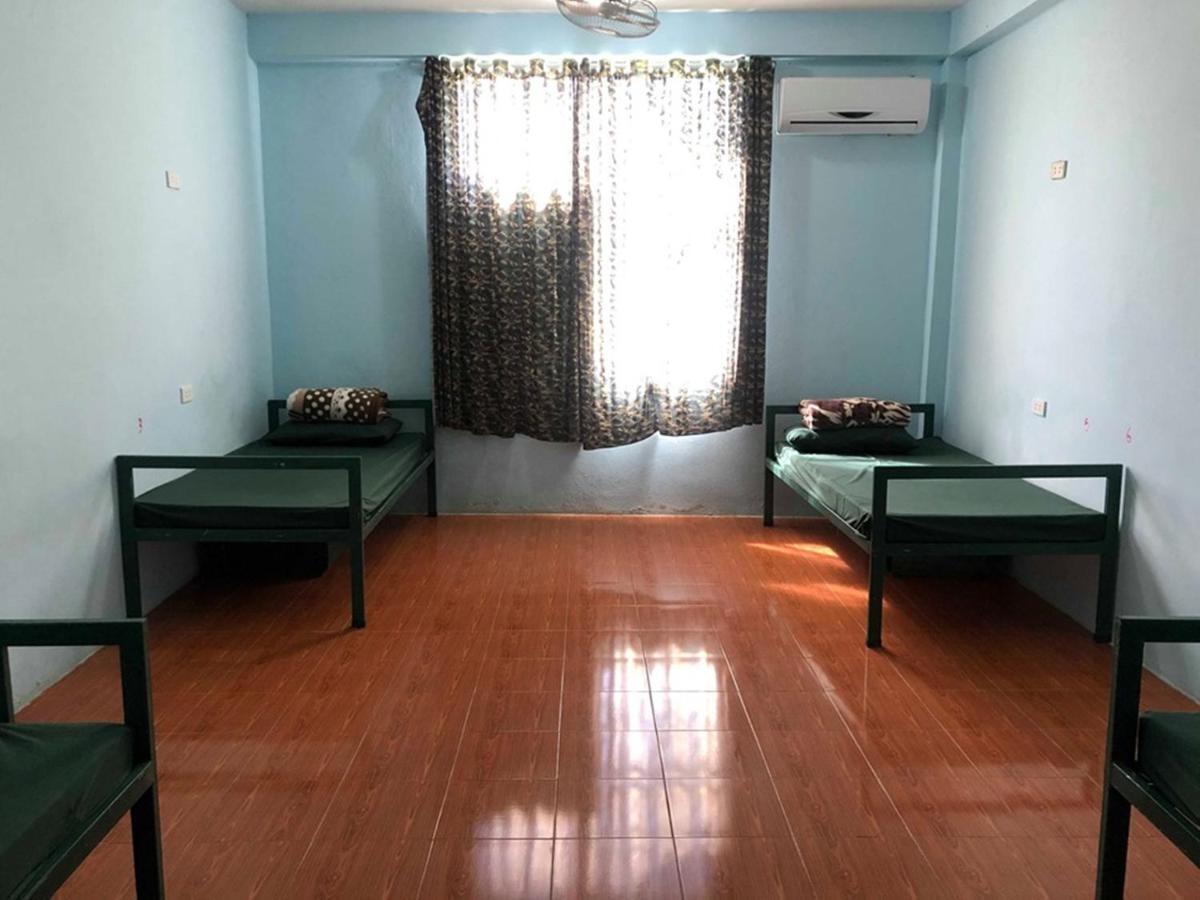 Army Barracks Guesthouse Vang Vieng Bagian luar foto