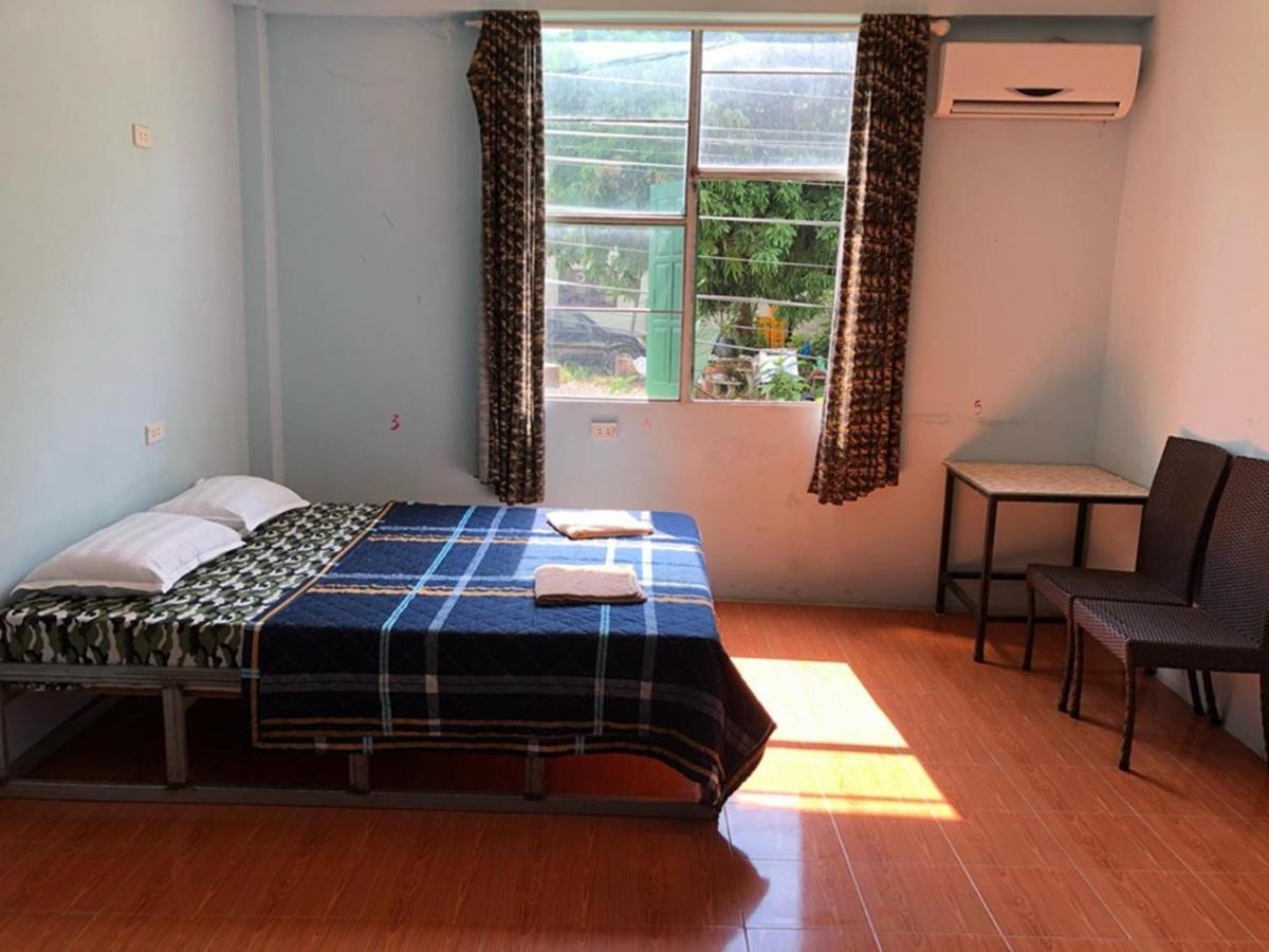 Army Barracks Guesthouse Vang Vieng Bagian luar foto