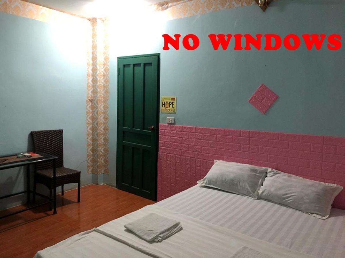 Army Barracks Guesthouse Vang Vieng Bagian luar foto