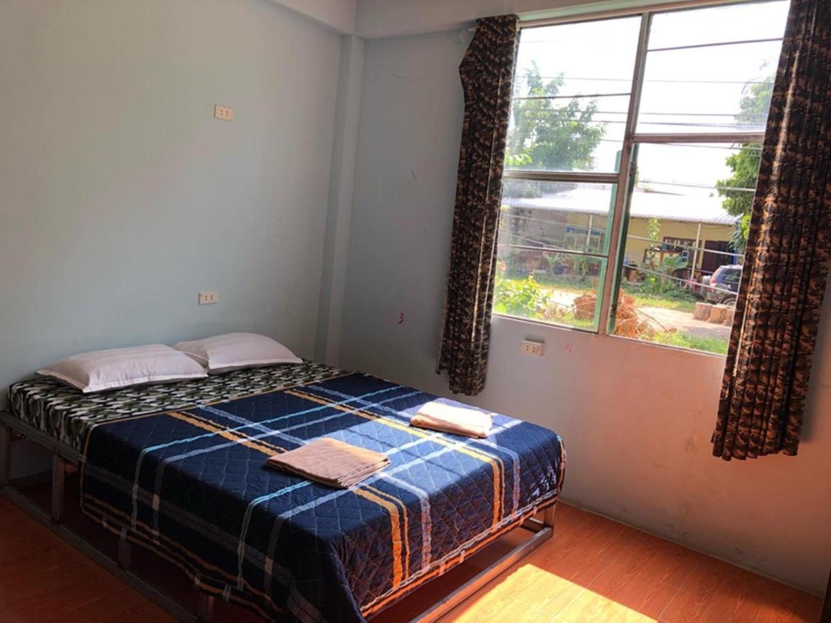 Army Barracks Guesthouse Vang Vieng Bagian luar foto