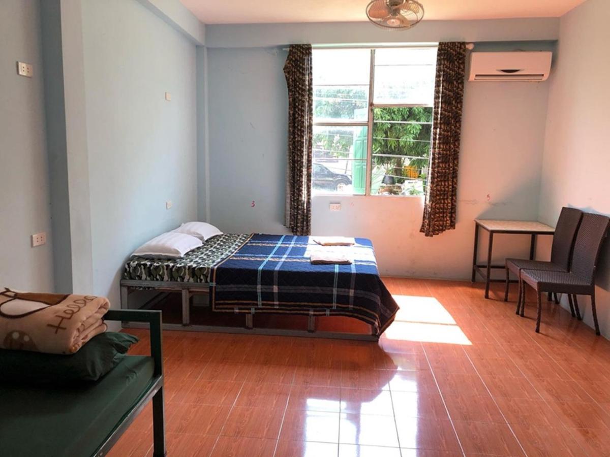 Army Barracks Guesthouse Vang Vieng Bagian luar foto