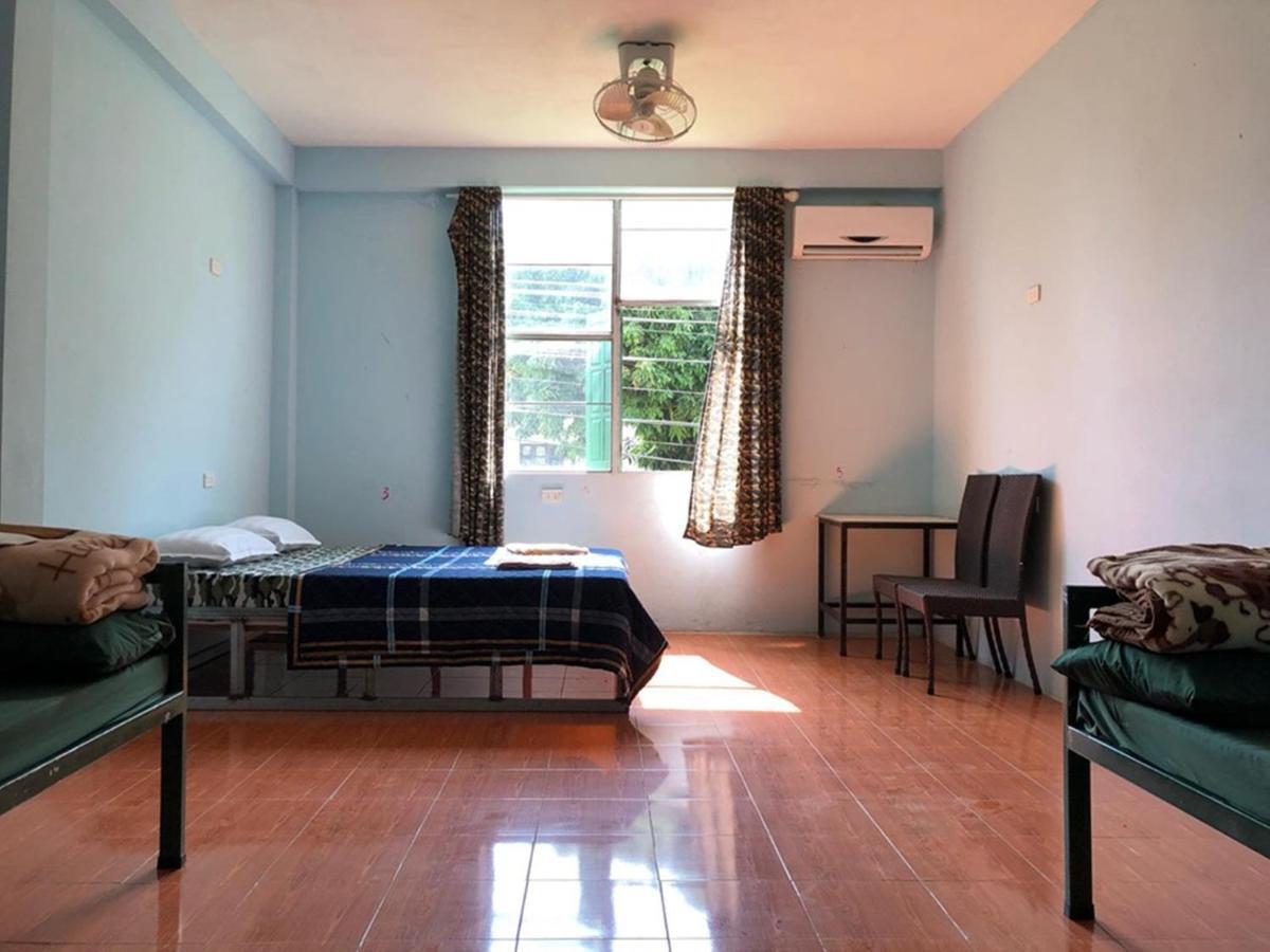 Army Barracks Guesthouse Vang Vieng Bagian luar foto